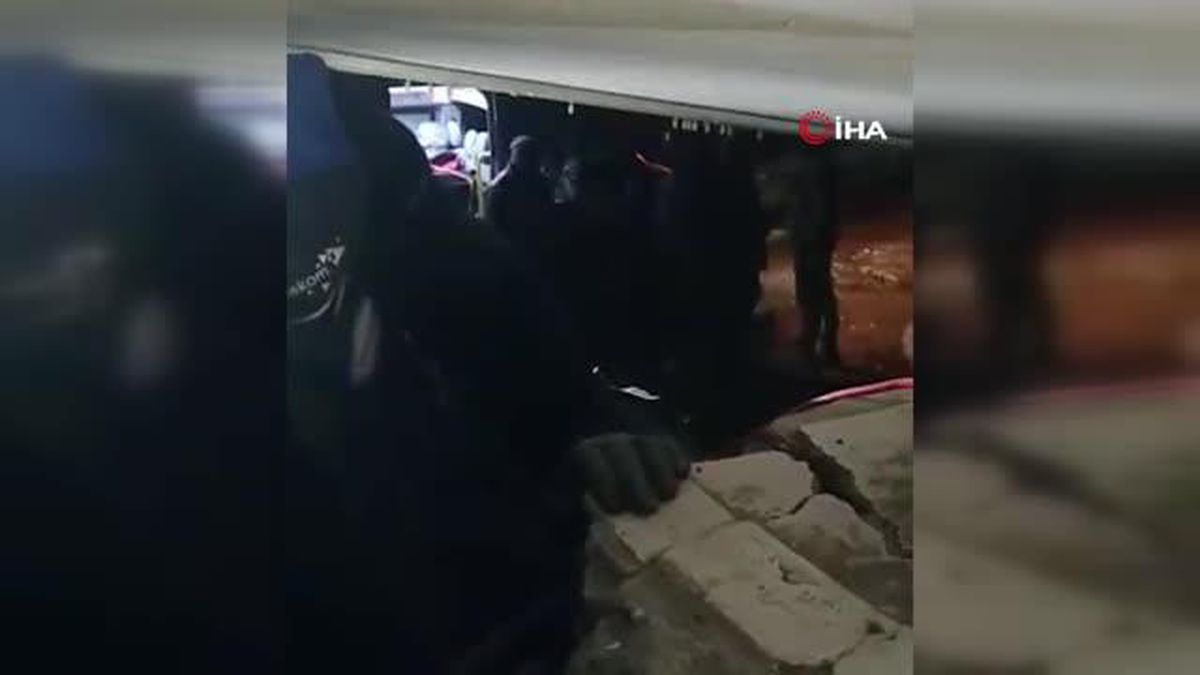 Enkaz altındaki vatandaşların imdadına böyle yetiştiler