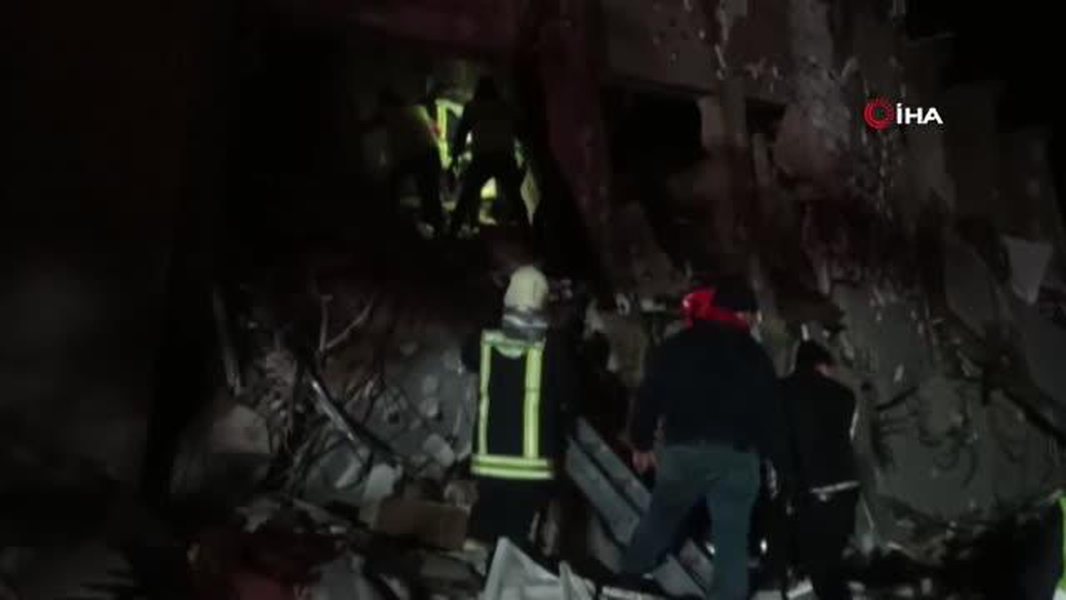 Enkazdan 2\'si engelli 27 kişi sağ olarak kurtarıldı