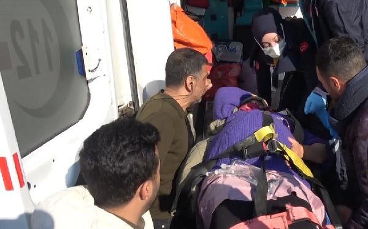 ENKAZDAN KURTARILAN HAMİLE KADIN, ASKERİ HELİKOPTERLE HASTANEYE ULAŞTIRILDI