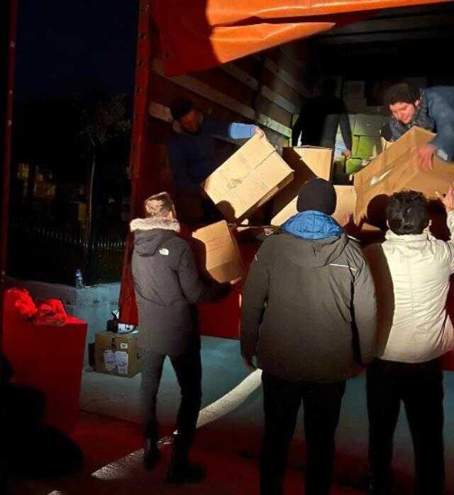 Erden Timur ve Kerem Aktürkoğlu, depremzedelere destek için Hatay'da