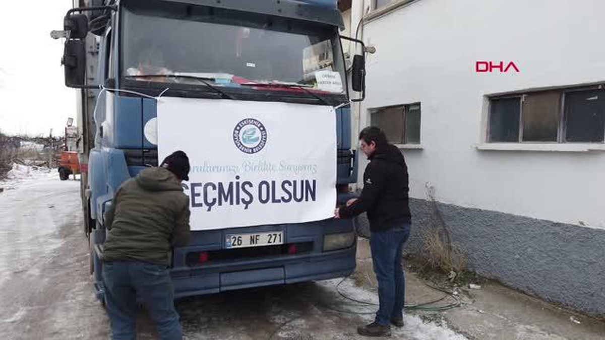 ESKİŞEHİR\'DEN ASKERİ UÇAKLA DEPREM BÖLGESİNE SU VE EKMEK DESTEĞİ
