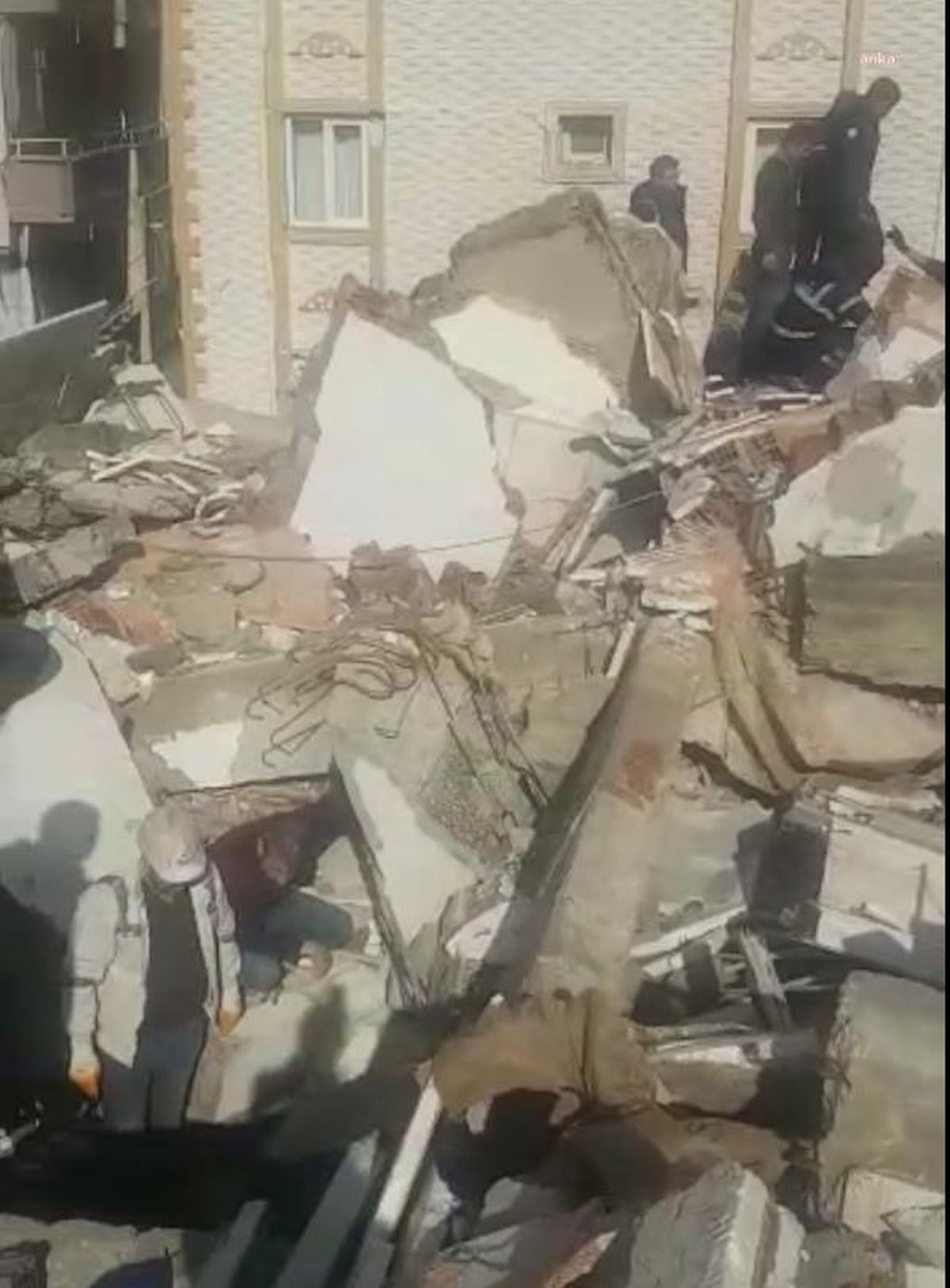 Eskişehir Ekibi, Hatay\'da 5 Kişiyi Enkazdan Sağ Çıkardı