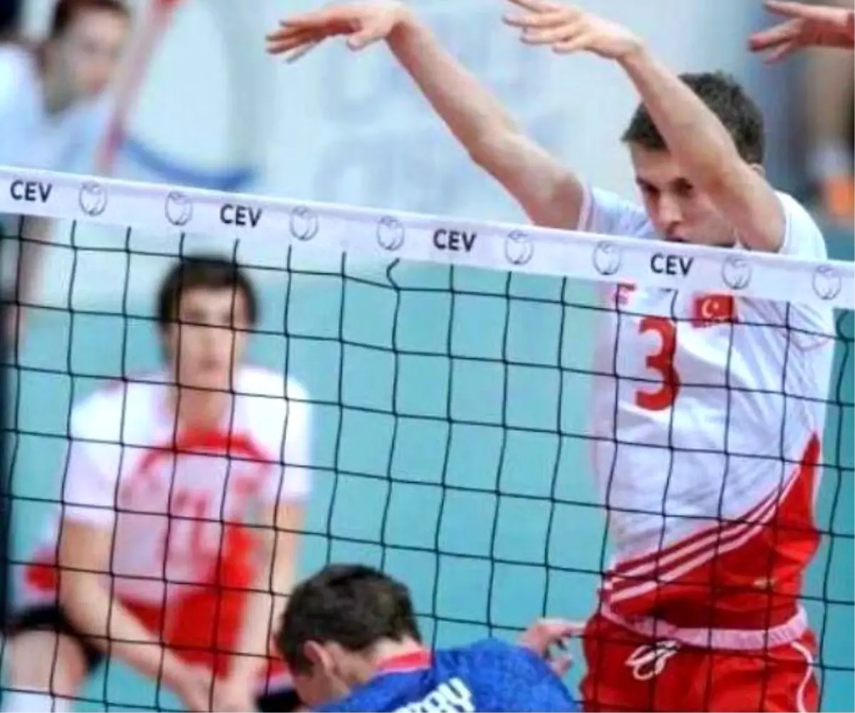 Eskişehirli milli voleybolcudan kötü haber