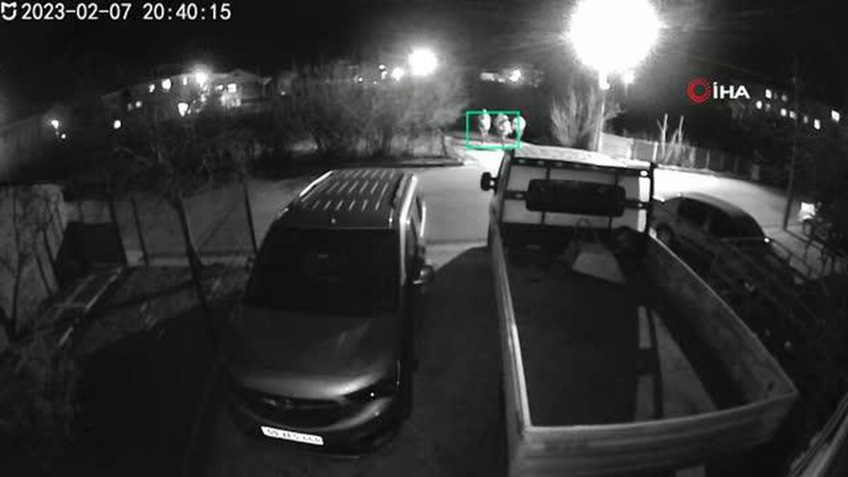 Gençlerin taşlama oyunu kamerada