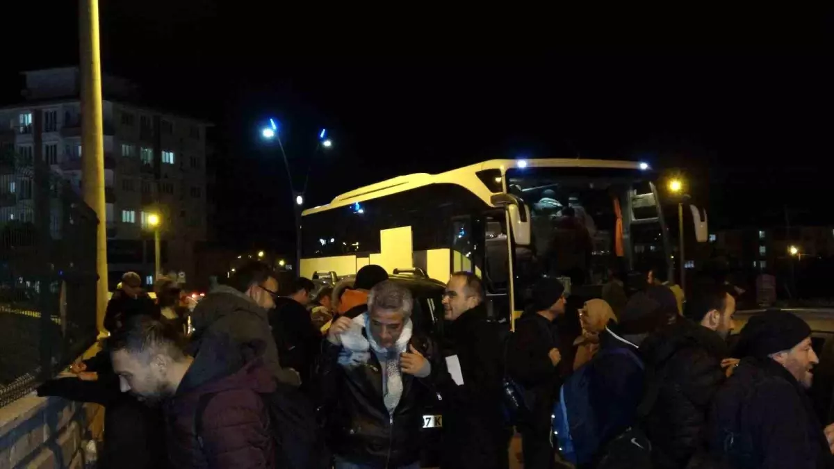 Gönüllü doktor ve öğretmenler deprem bölgesine gitmek için yola çıktı