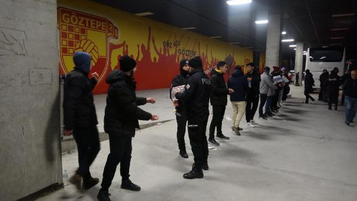 GÖZTEPE TARAFTARLARI 5 OTOBÜS MALZEMEYİ DEPREM BÖLGESİNE GÖNDERDİ
