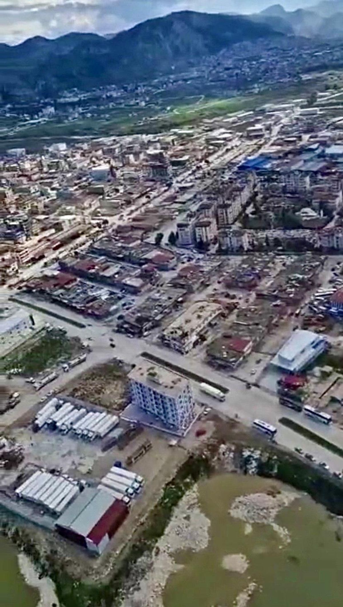 Hatay\'da depremin ağır bilançosu havadan helikopterle görüntülendi