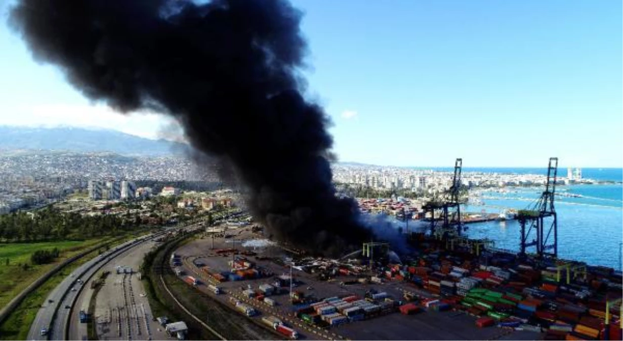 İskenderun Limanı\'ndaki yangına ekipler havadan ve karadan müdahale ediyor