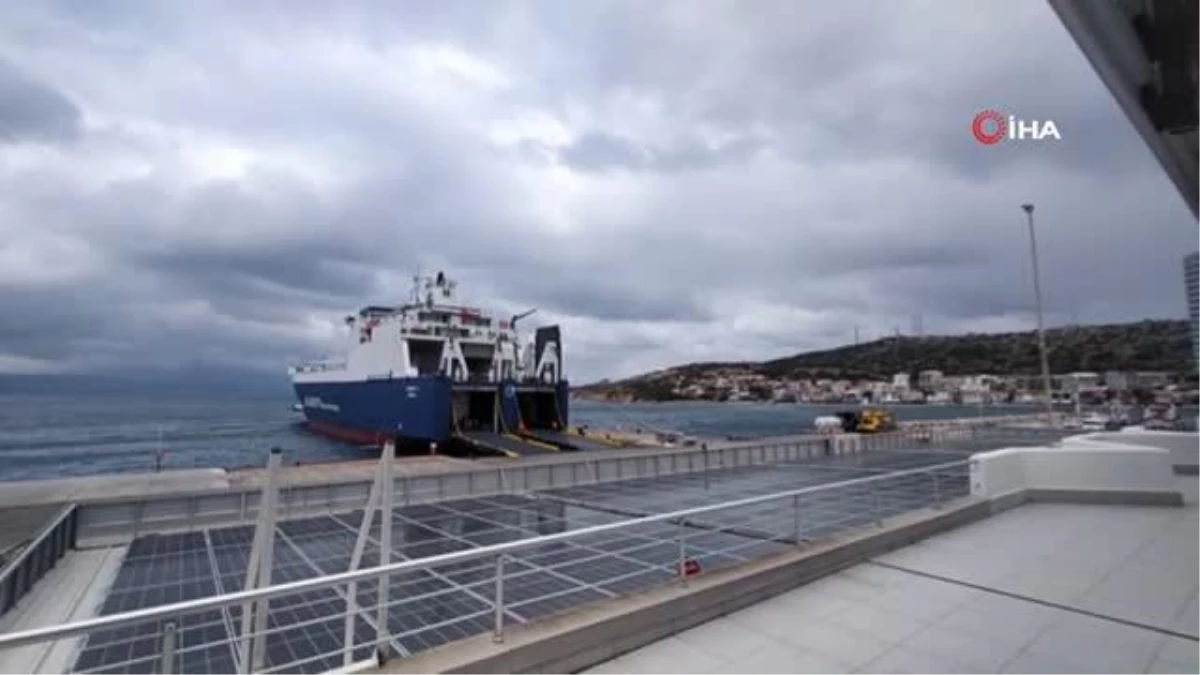İzmir\'den deprem bölgesine yardım gemisi