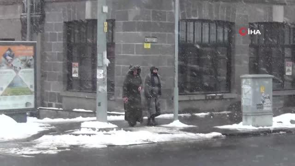 Kars\'ta 73 köy yolu ulaşıma kapalı