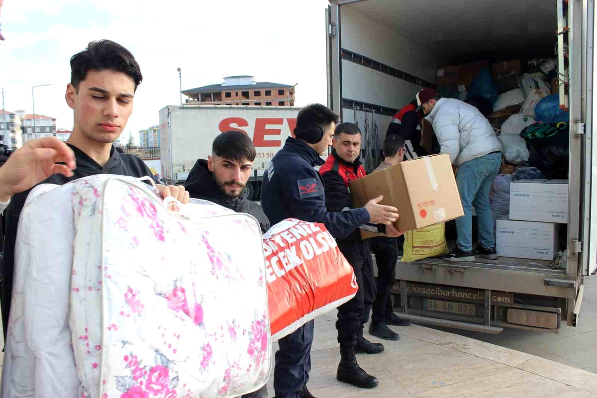 Kırklareli\'nde deprem bölgesine yardımlar sürüyor