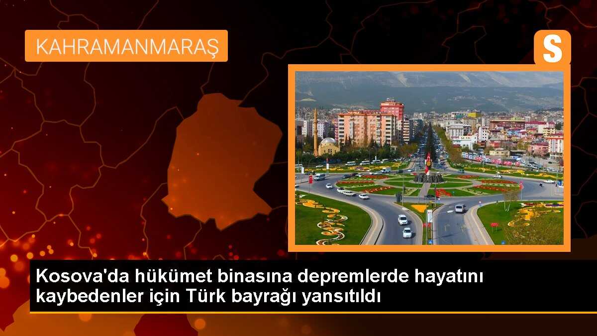Kosova\'da hükümet binasına depremlerde hayatını kaybedenler için Türk bayrağı yansıtıldı