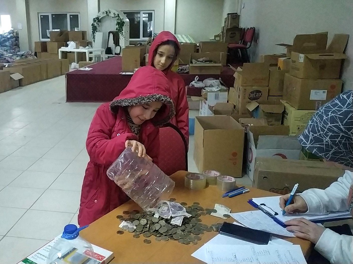 Kütahyalı iki kardeş biriktirdikleri parayı depremzedelere bağışladı