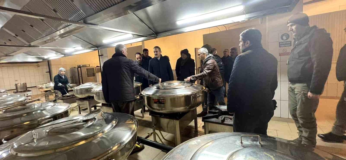 Meslek liseleri depremzedeler için günlük 700 bin ekmek üretiyor