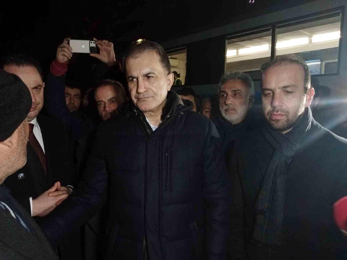 Ömer Çelik: "En büyük arzumuz, temennimiz enkaz altındaki canlarımıza sağ salim kavuşmak"