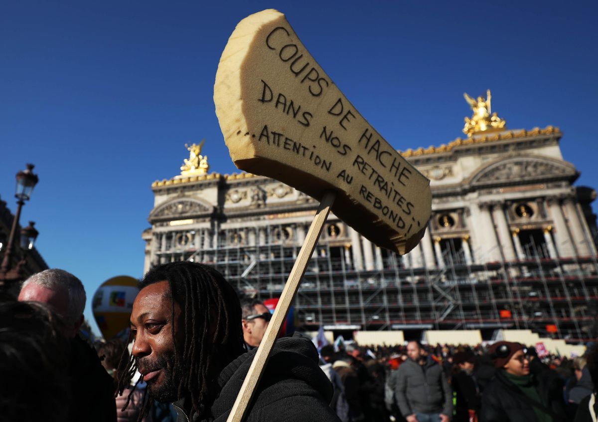 Paris\'te Emeklilik Reformu Protesto Edildi