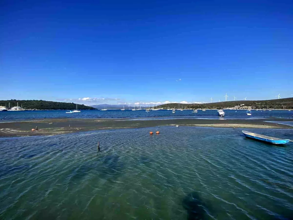 Seferihisar'da deniz 25 metre çekildi