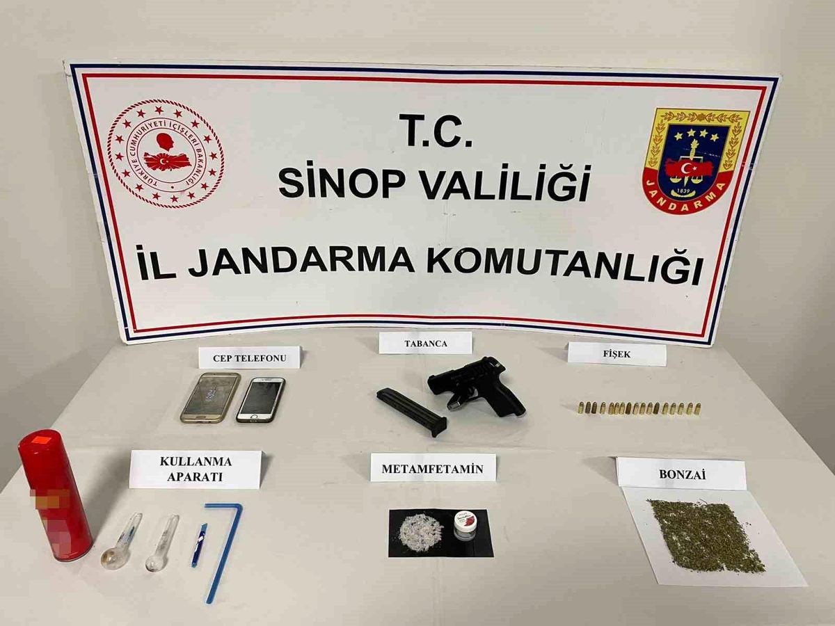 Sinop\'ta otobüs yolcusu çantasında uyuşturucu ile yakalandı