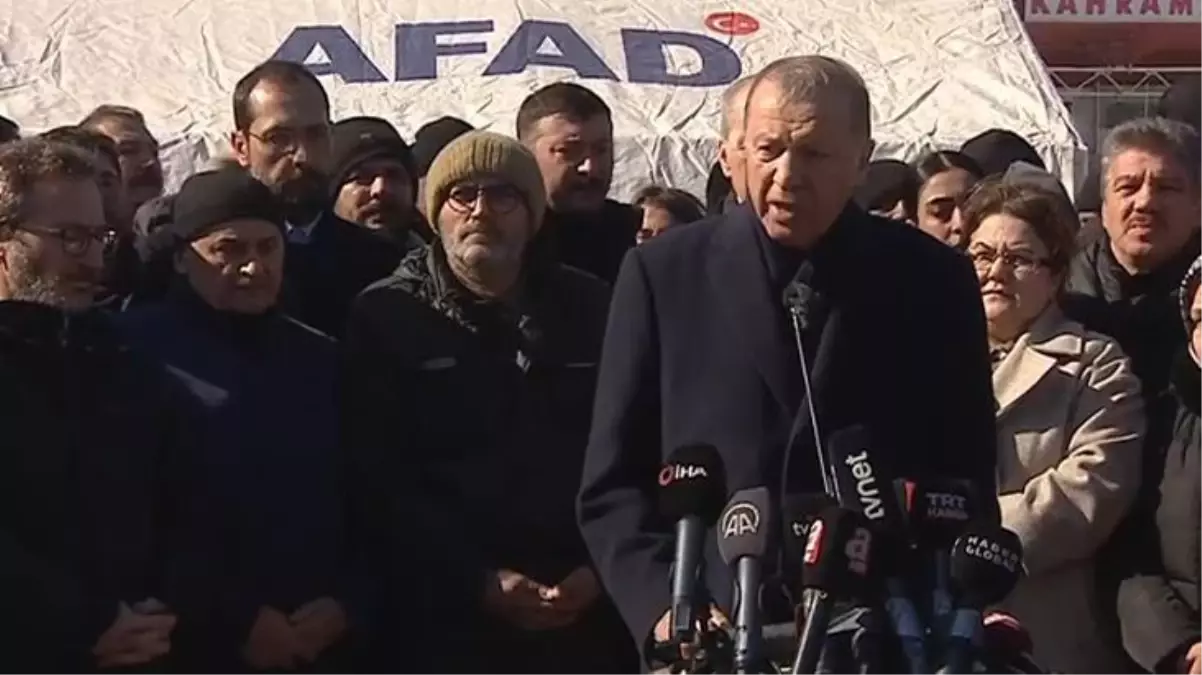 Deprem bölgesine giden Cumhurbaşkanı Recep Tayyip Erdoğan: Vefat edenlerin sayısı 8 bin 574\'e yükseldi, büyük bir felaketle baş başayız