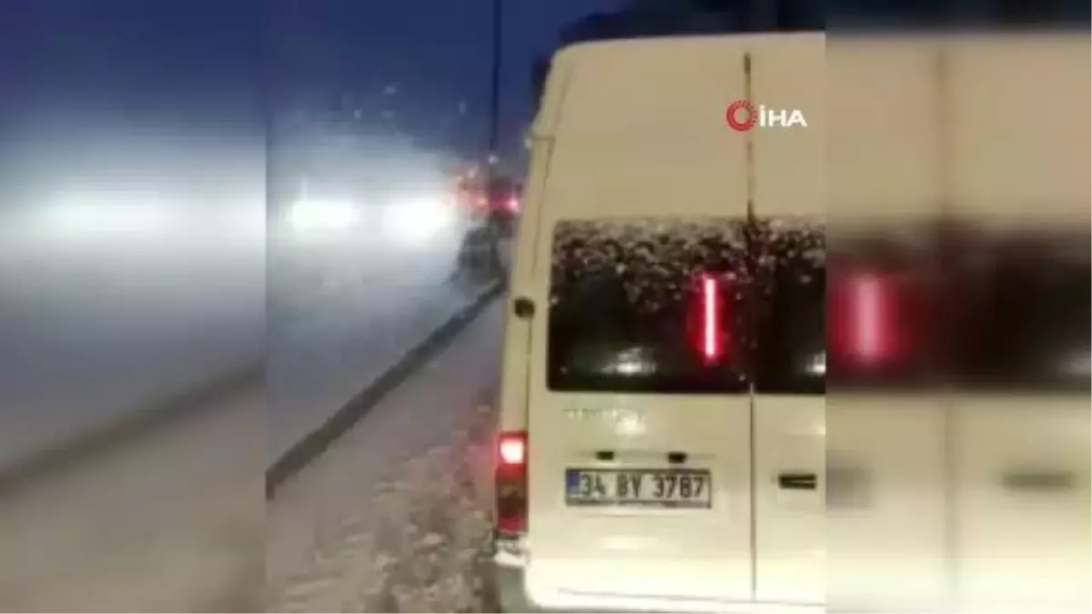 Sultangazi\'de kayan İETT otobüsü nedeni ile yol trafiğe kapandı