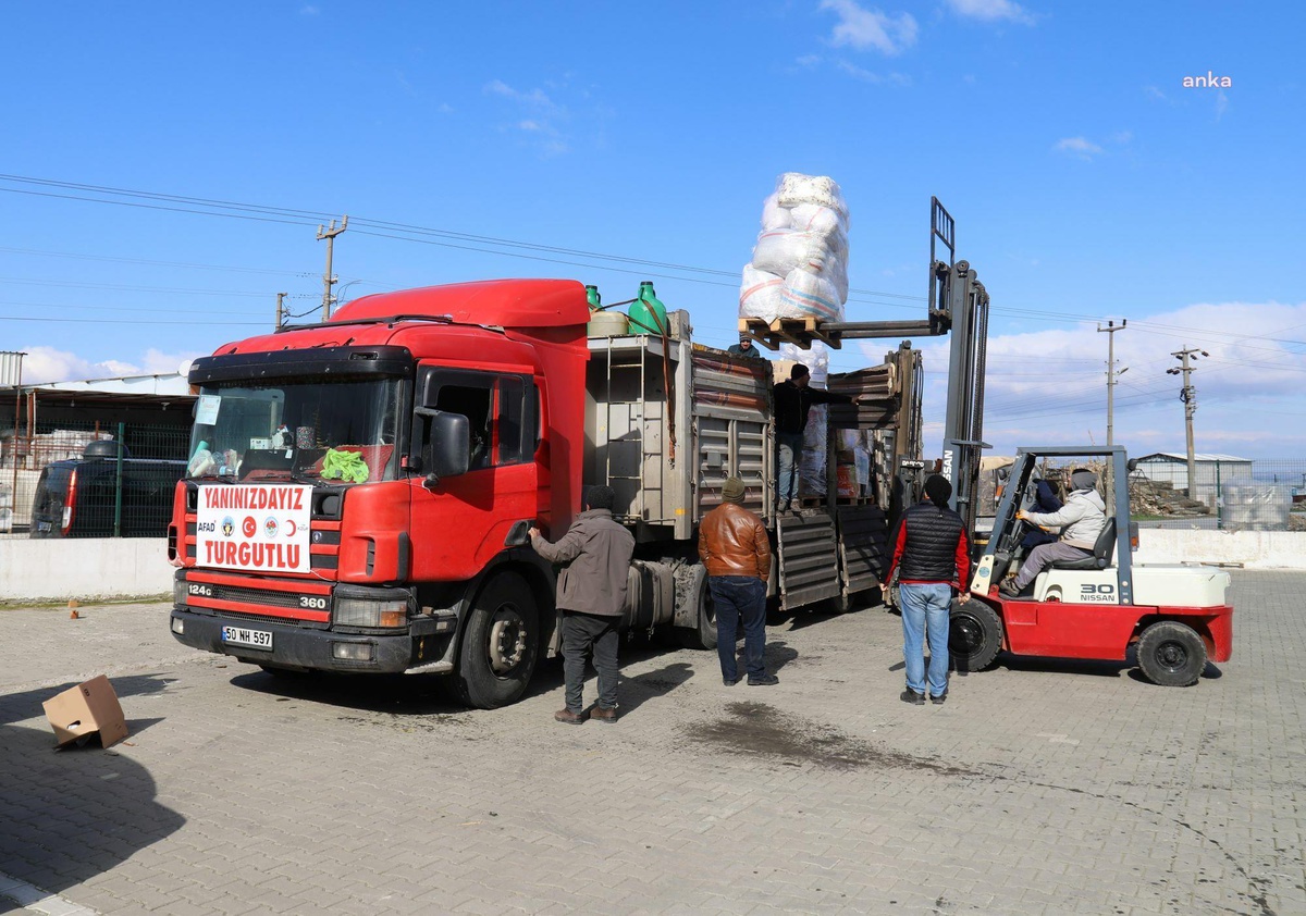 Turgutlu\'dan 5 Tır Daha Yola Çıktı, 15 Tır Deprem Bölgesine Ulaştı