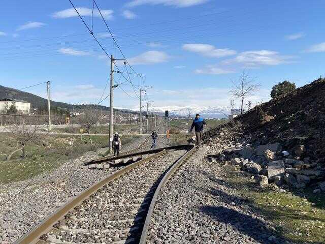 Türkiye depremde 3 metre kaydı! Paylaşılan kareler, durumun vahametini gözler önüne seriyor