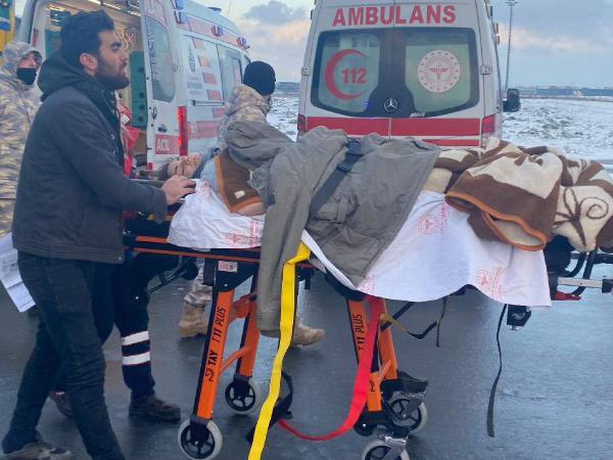 Yaralı depremzedeler Malatya\'dan uçakla İstanbul\'a getirildi