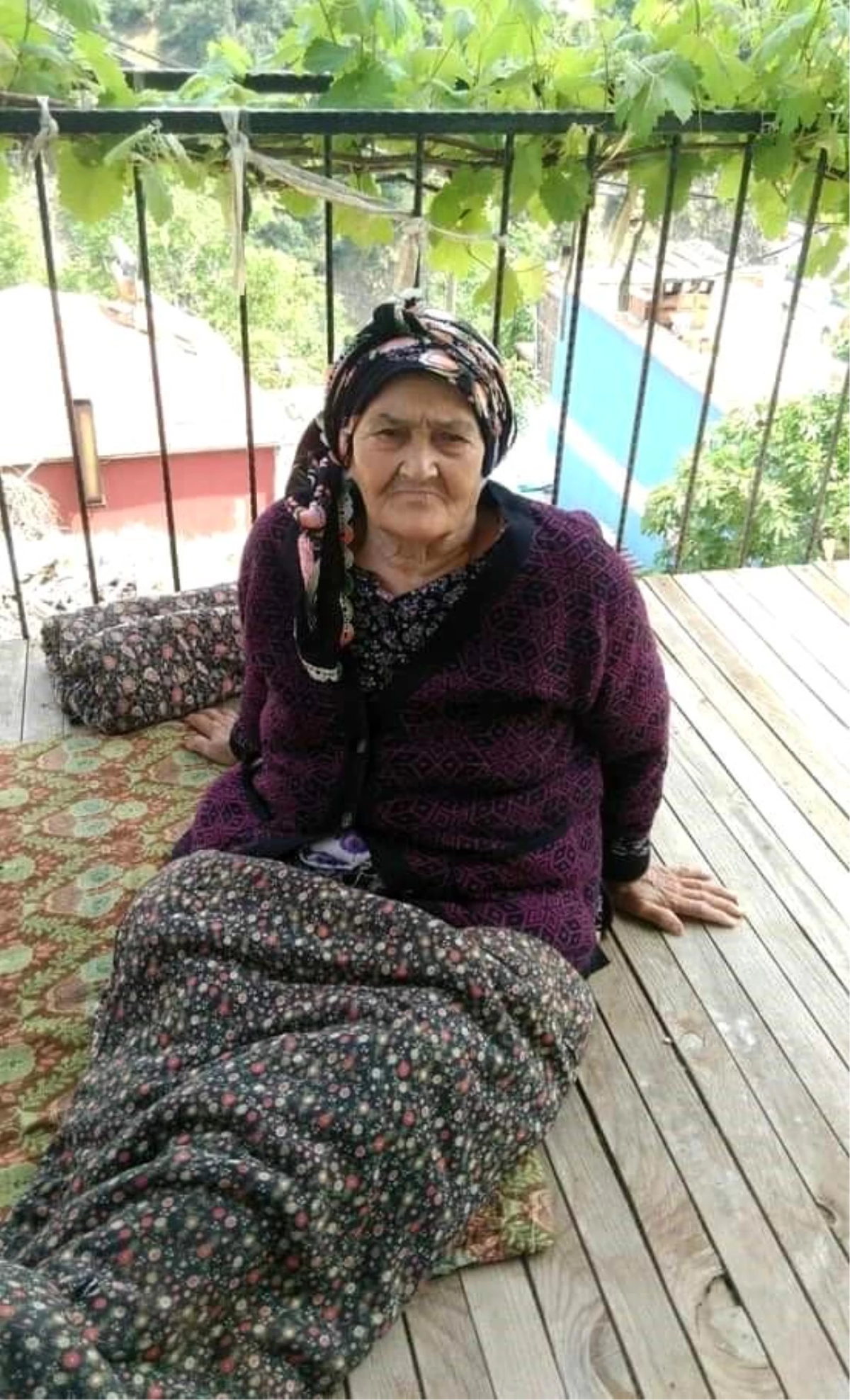 Yaşlı kadın alevlerin arasında hayatını kaybetti