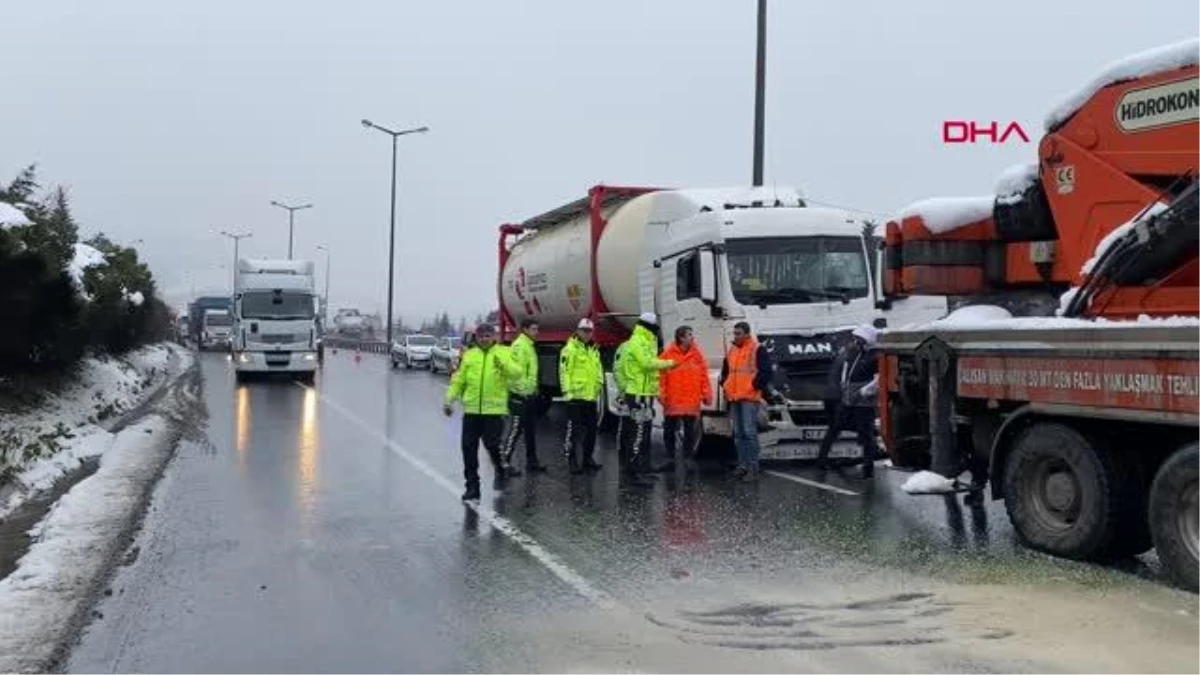 YOLA DÖKÜLEN YAĞ KAZAYA NEDEN OLDU