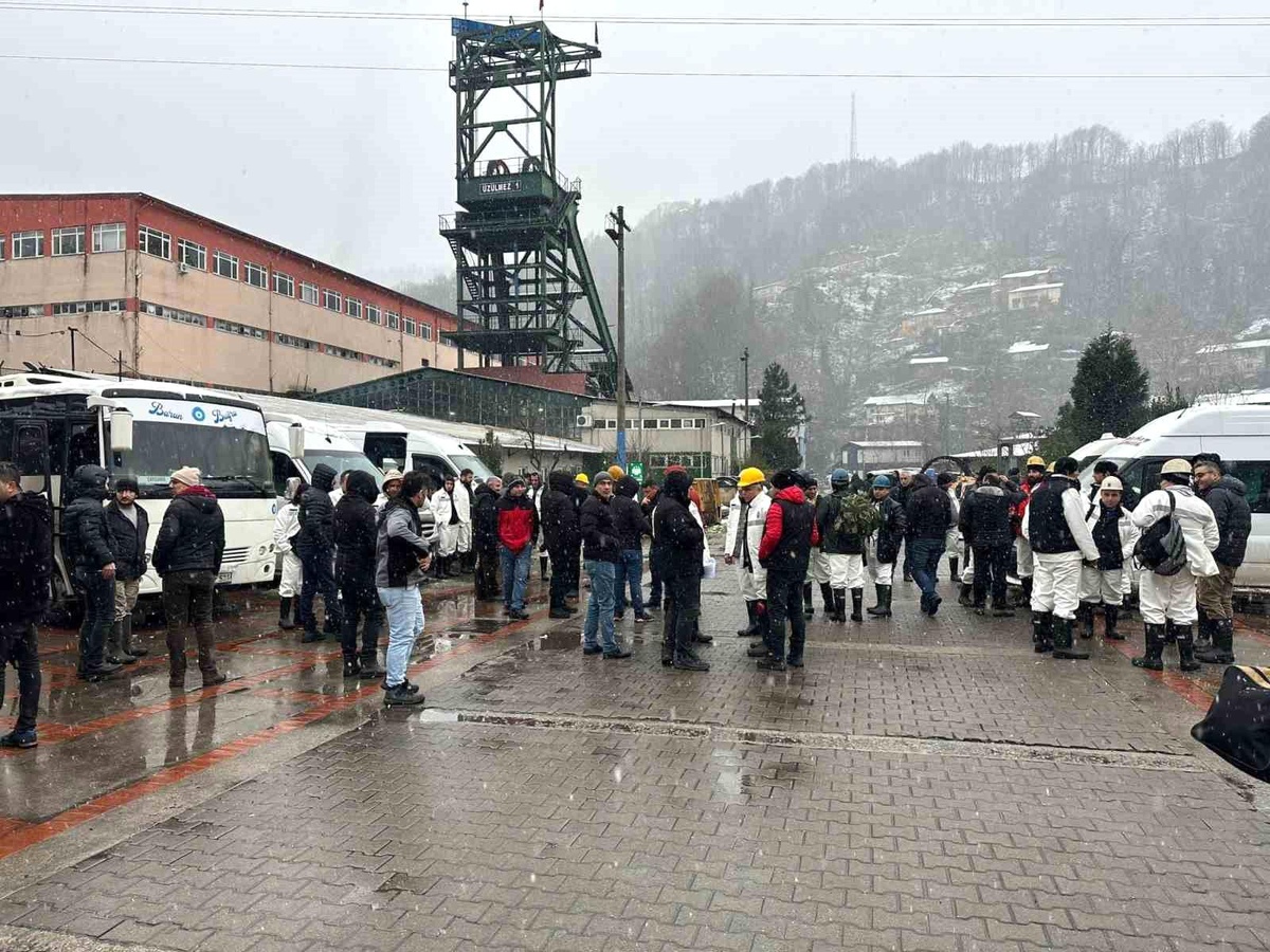 Zonguldak\'tan 225 madenci deprem bölgesine hareket etti