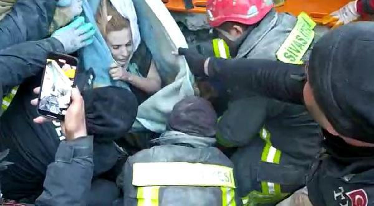 15 yaşındaki Nalan, 85 saat sonra enkazdan çıkarıldı