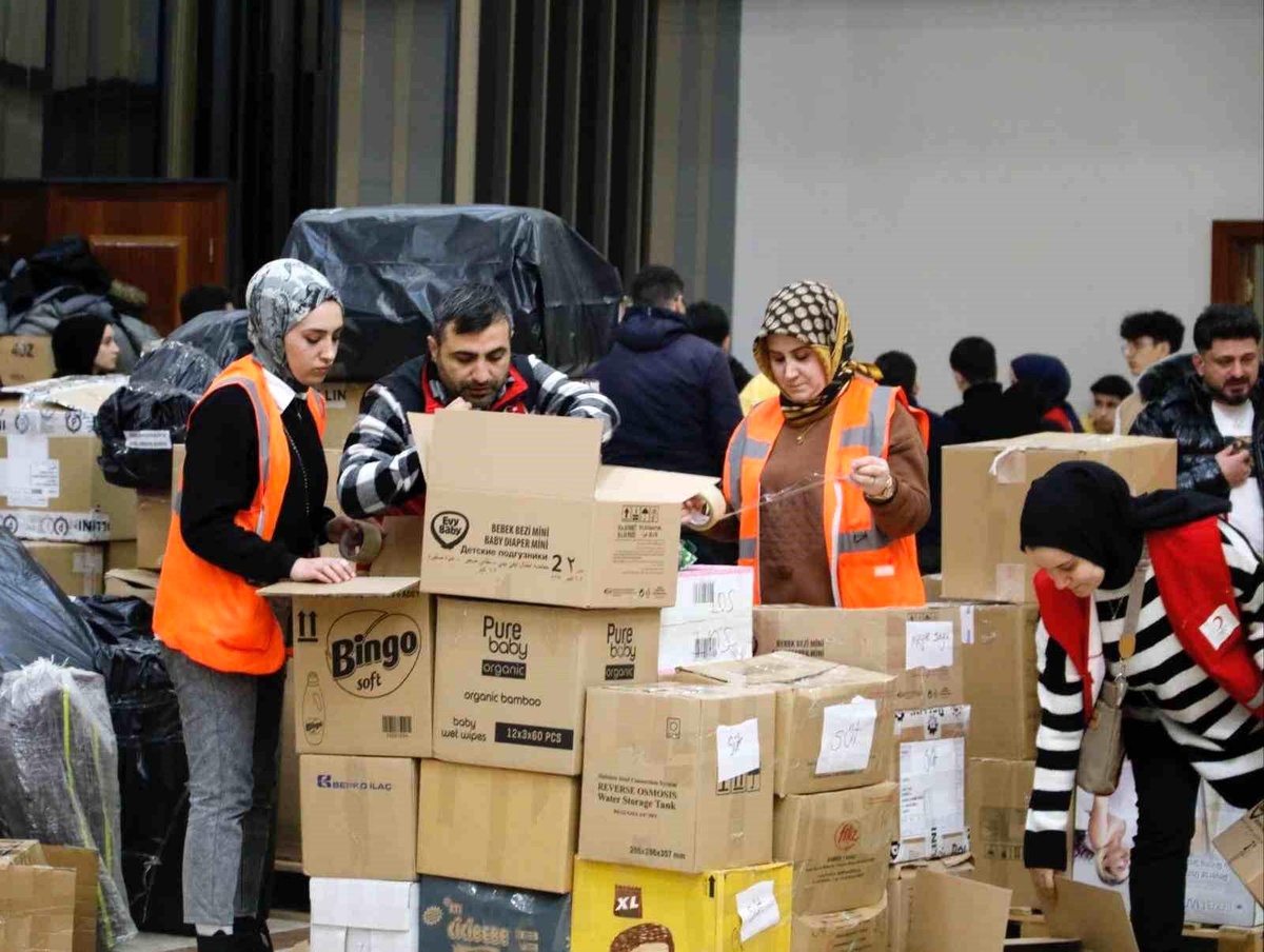 25\'inci yardım tırı Körfez\'den yola çıktı
