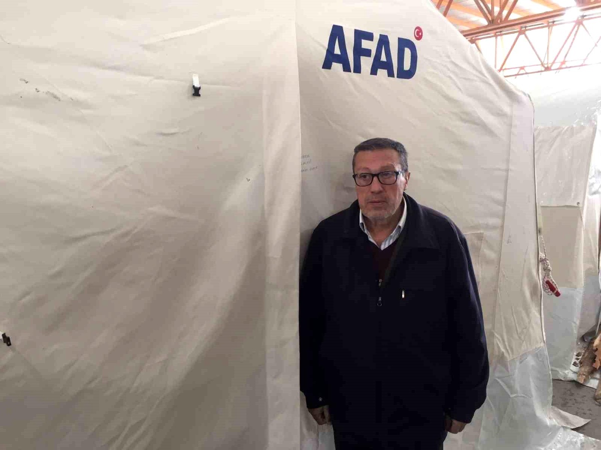 Adana\'da depremzedeler çadırlarda barınıyor