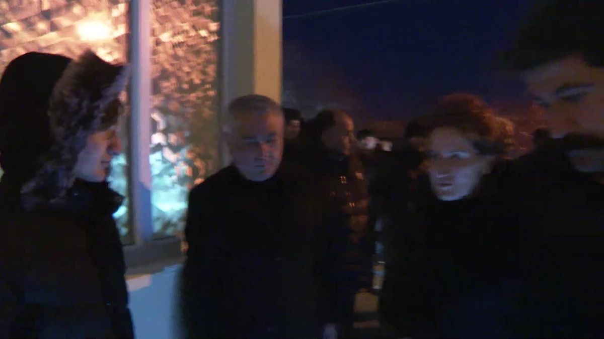 Akşener, Depremde Hayatını Kaybeden Elbistan İlçe Başkanı Özdemir\'in Ailesini Ziyaret Etti