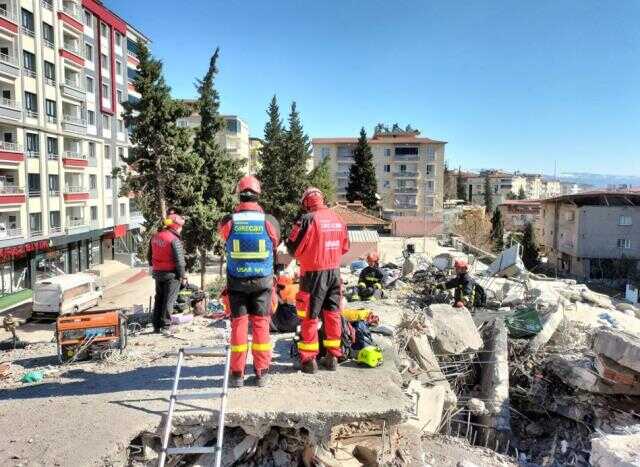 Arama kurtarma çalışmalarına katılan İspanyol ekipten duygusal paylaşım Arama kurtarma çalışmalarına katılan İspanyol ekipten duygusal paylaşım