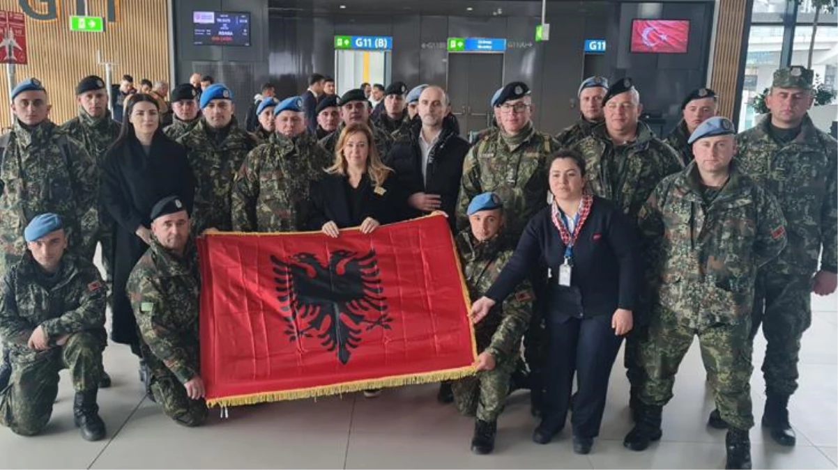 Arnavutluk Türkiye\'ye depremde destek olması için 73 yüksek eğitimli personelden oluşan iki ekip gönderdi