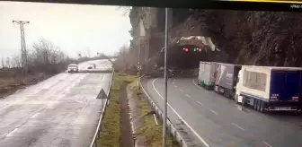 Artvin'de Kopmuş Tüneli girişindeki heyelan kameralara saniye saniye yansıdı