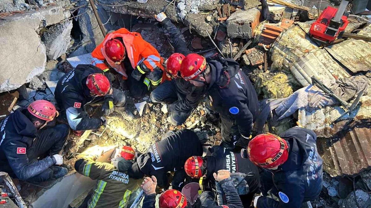 Bursa belediyeleri deprem bölgesindeki çalışmalara desteğini sürdürüyor