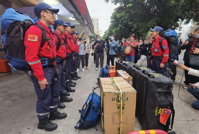 Çin'in Shenzhen Kentinden Bir Kurtarma Ekibi Türkiye'ye Hareket Etti