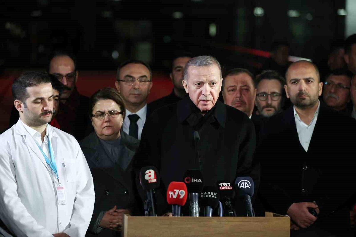 Cumhurbaşkanı Erdoğan: "Bu coğrafyanın tarihte gördüğü en büyük deprem felaketiyle karşı karşıya kaldık"