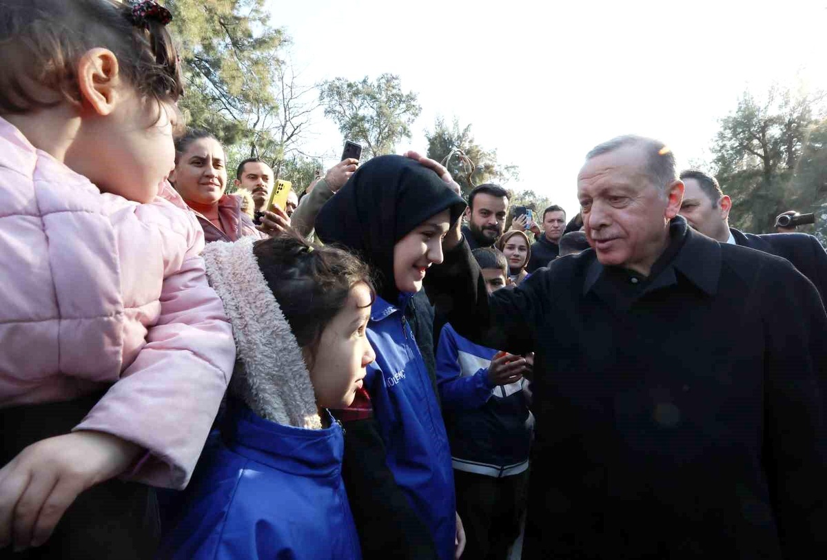 Cumhurbaşkanı Erdoğan, Osmaniye\'de çadır kenti ziyaret etti