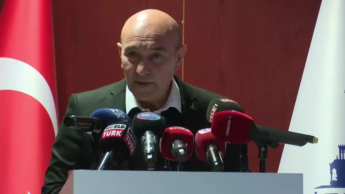 Deprem Bölgesi İzlenimlerini Anlatan Tunç Soyer, Gözyaşlarını Tutamadı: "Cesetler İkili Çıkıyor. Evladına Sarılmış Anneler, Babalar"