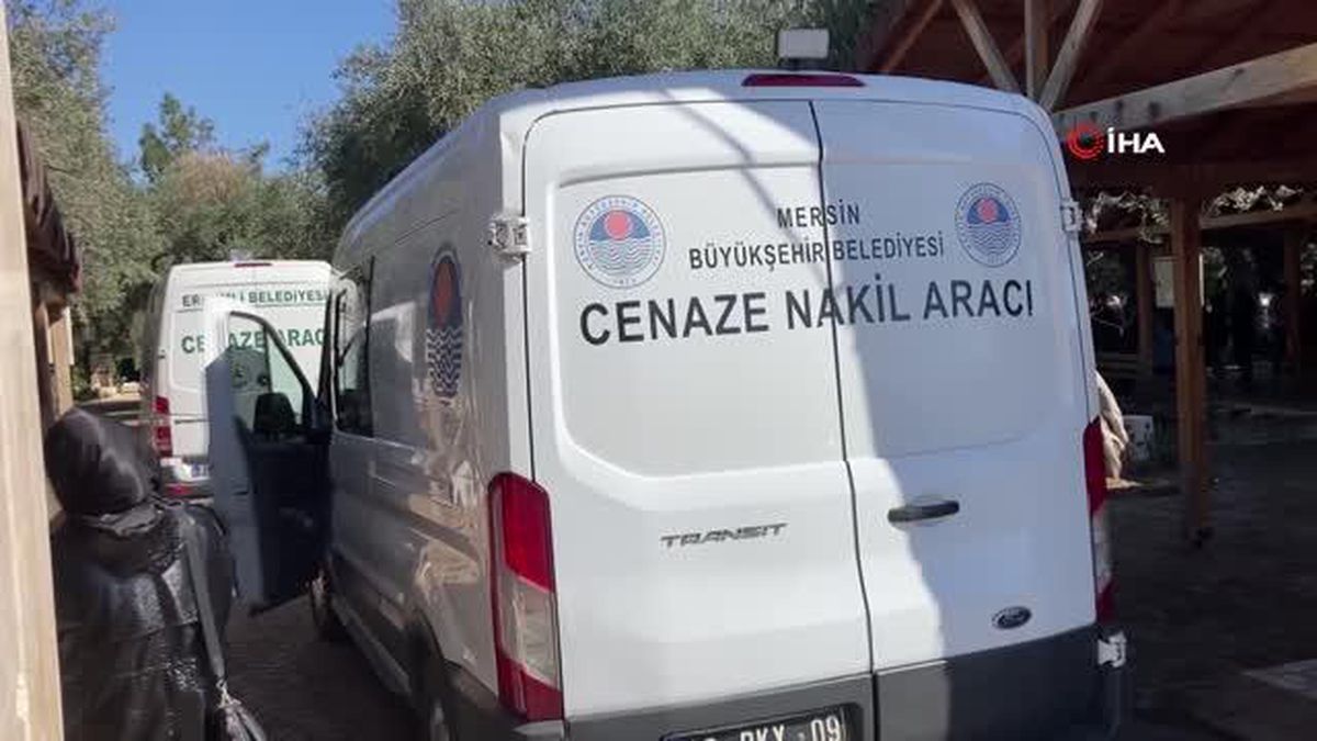 Depremde hayatını kaybedenler son yolculuğuna uğurlandı