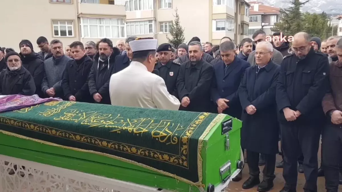 Depremde Yaşamını Yitiren Öğretmen Sevde Demir, Memleketi Karabük\'te Toprağa Verildi