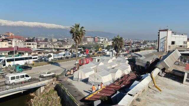 Depremin büyük yıkım yaşattığı Hatay'a tırlar ile adeta yardım yağıyor