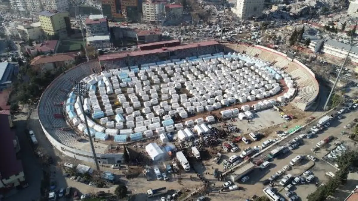 Depremin merkez üssüne kurulan çadır kent, havadan görüntülendi