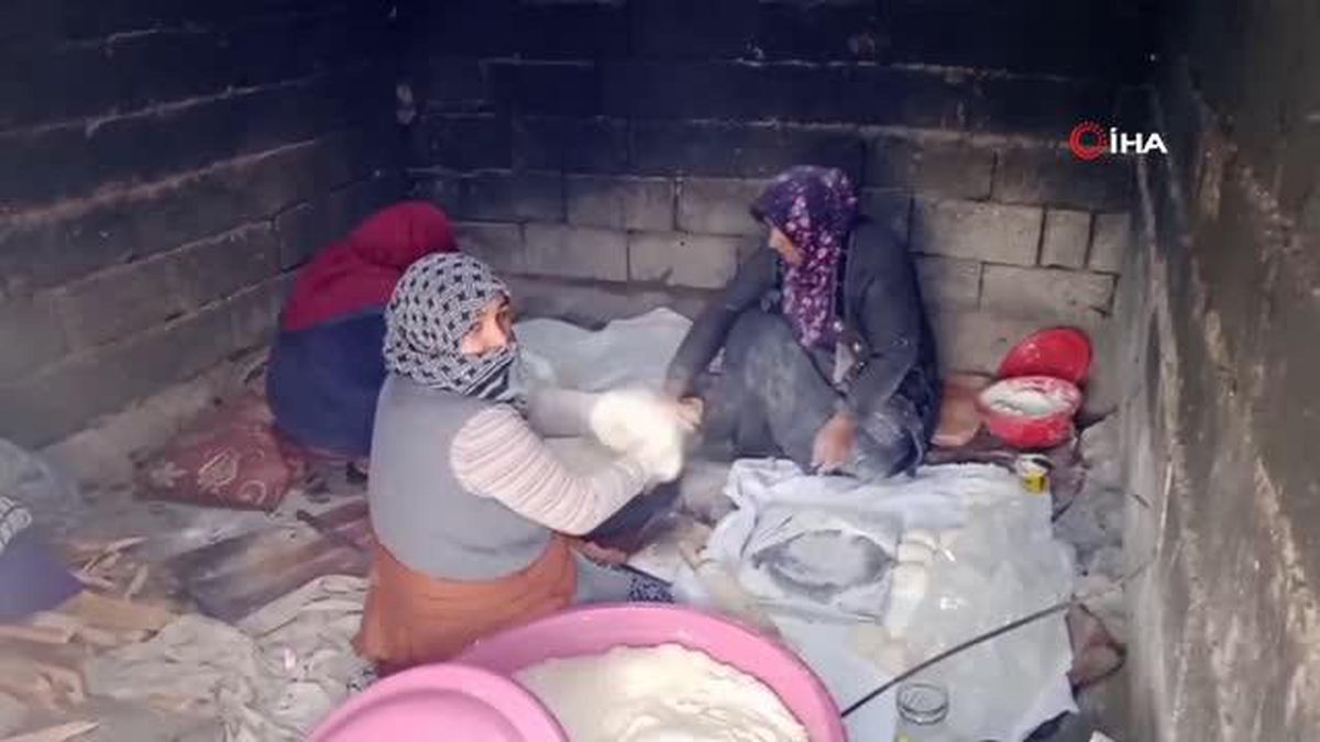 Depremzedeler için tandırlar yakıldı, her evde ekmek pişirildi