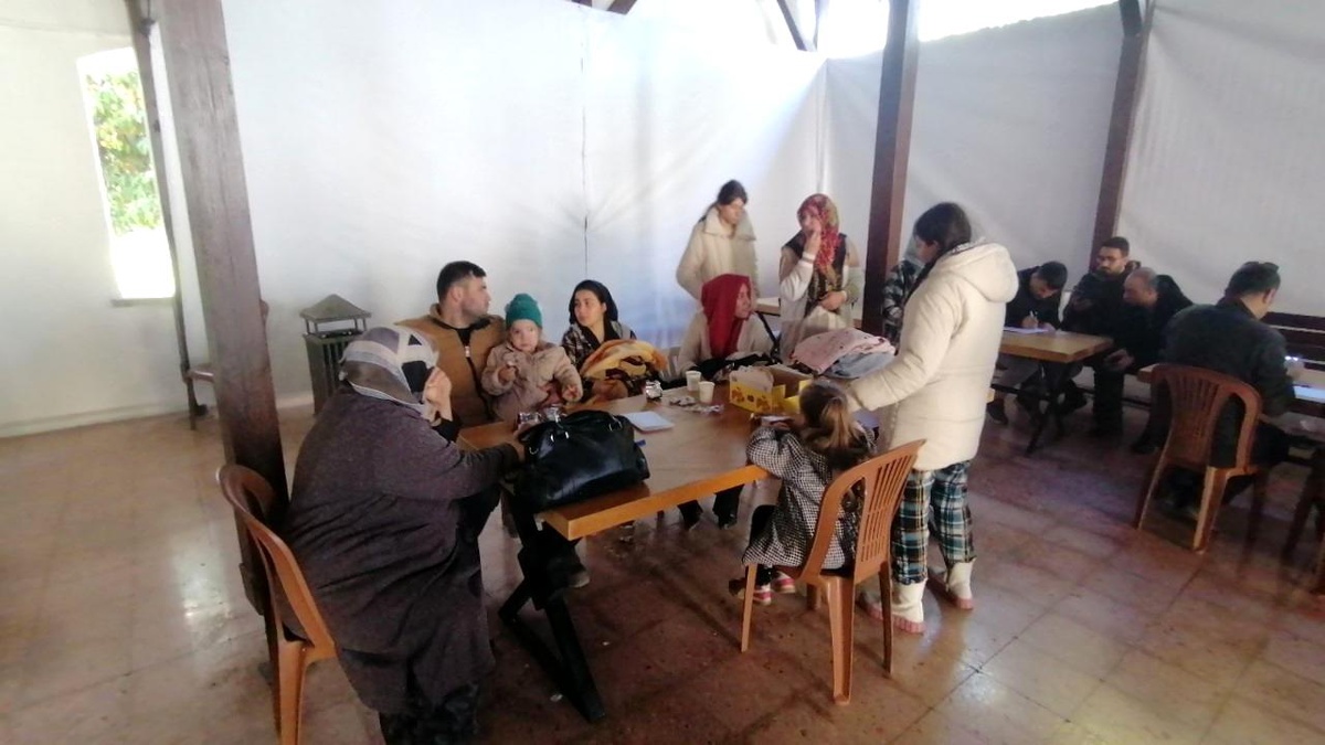 Depremzedeler Manavgat\'ta otellere yerleştiriliyor