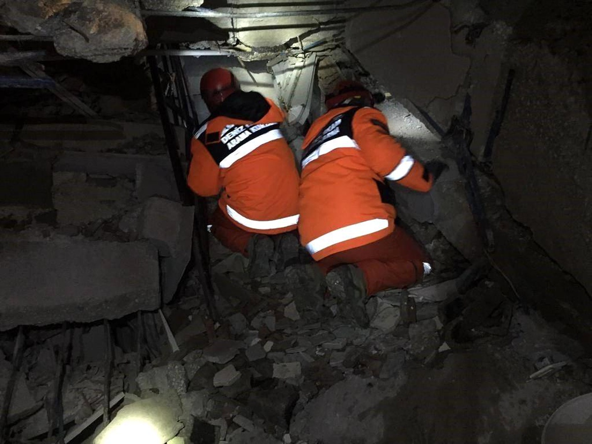 DİSAK sismik cihazlarla arama-kurtarma faaliyetlerini yürütüyor