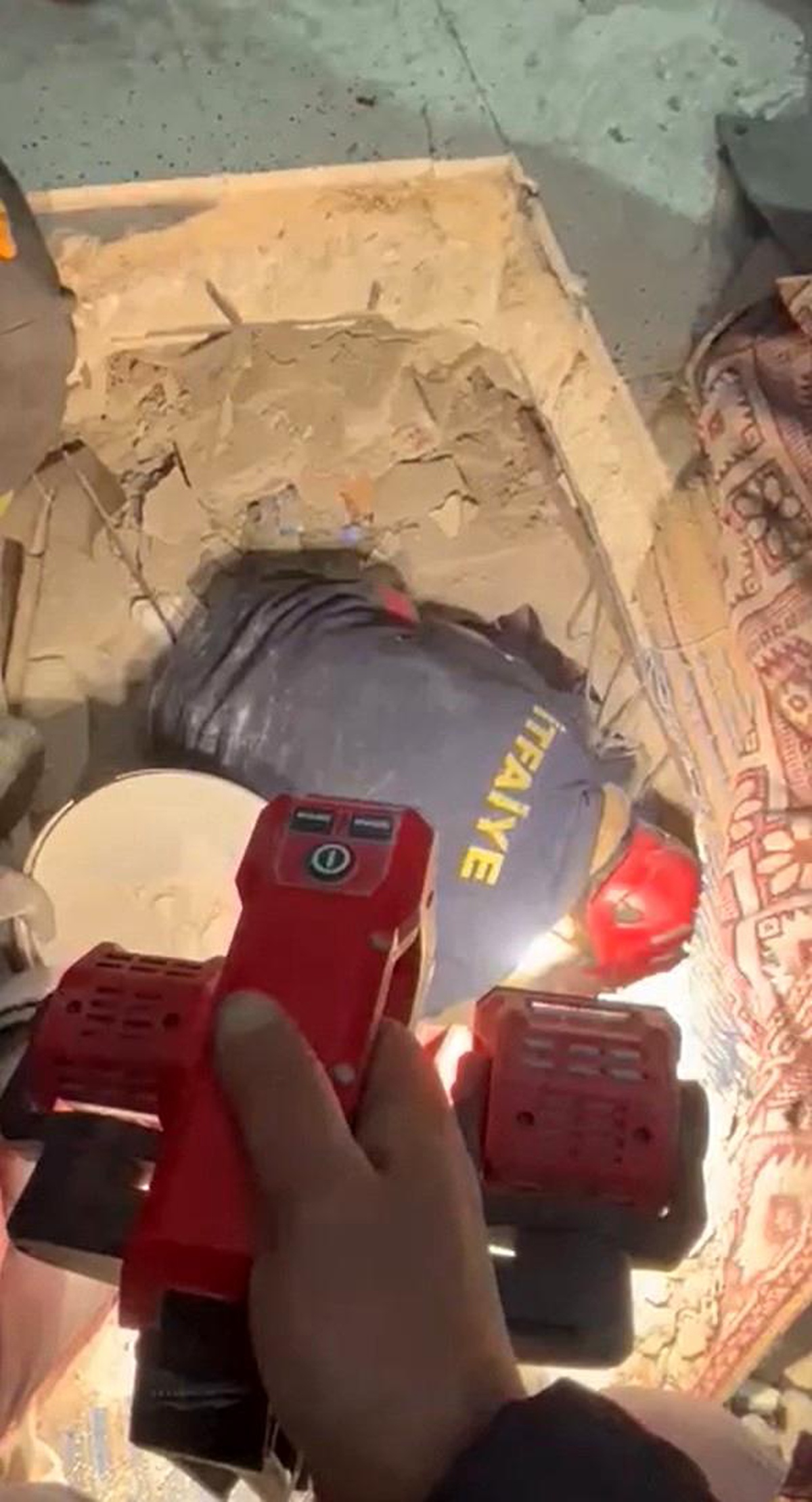 Gül teyze depremin 71\'inci saatinde enkazdan sağ çıkarıldı